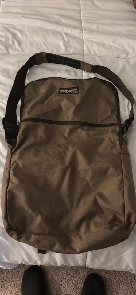 Bolso mensajero/portátil Napapijri, no se vende en EE. UU. Foto 2 de 4