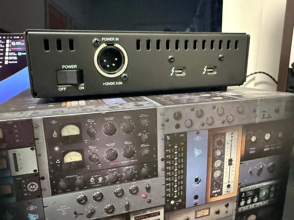 UAD-2 Satellite Thunderbolt Quad Core + PLUG-INs + Apple Cable - Immagine 3 di 4