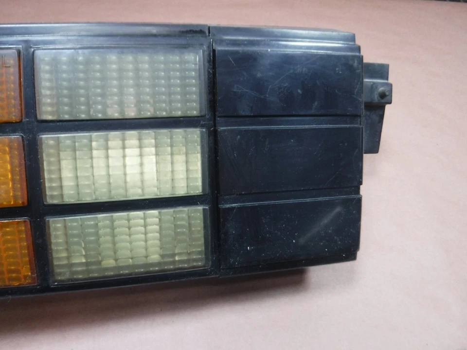 Luz trasera izquierda para conductor Chevy Camaro 82-92 fabricante de equipos originales de fábrica 16503127 envío gratuito Foto 2 de 4