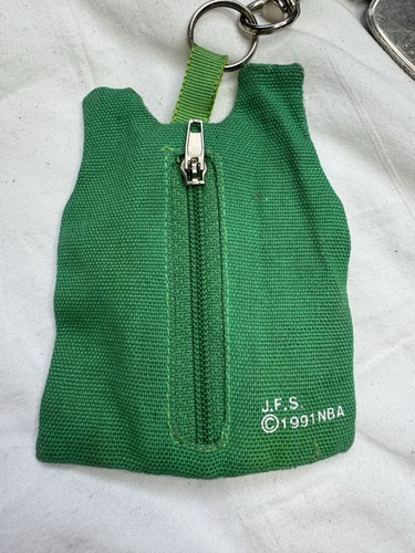 Llavero vintage de los Boston Celtics con mini jersey - Imagen 5 de 9