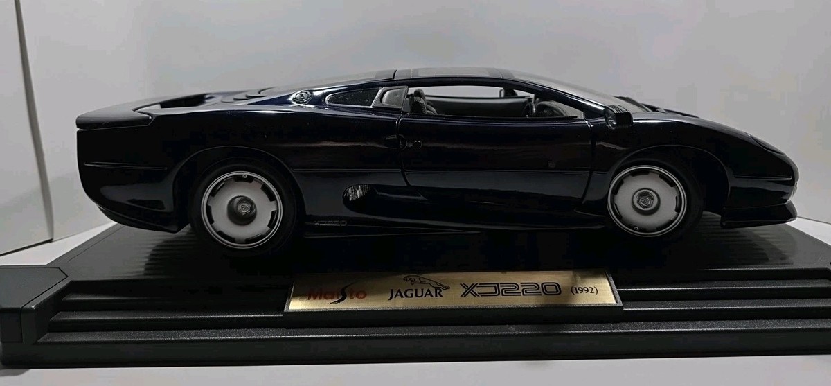 ジャガーXJ220　マイスト【Maisto】JAGUAR XJ220 1/12 Maisto 1992 Jaguar XJ220 On Display Blue 1992 ~ 1:12 Die