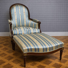 Méridienne / chaise longue style Louis XVI en noyer avec repose-pieds – XIXᵉ s