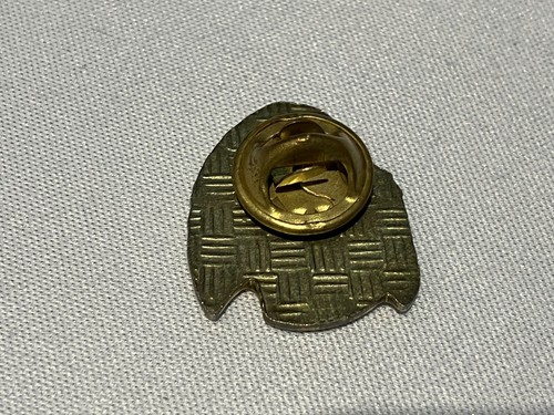 Vintage and Collectable Enamel And Metal Pin Badges - Picture 74 of 587