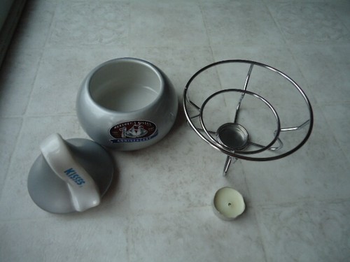 Hershey’s Kisses 100th Anniversary Kiss Shaped Dessert Fondue Set 9 ½” X 6” Diam - Picture 3 of 10