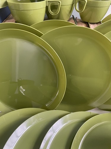 Vintage Avocado Green Picnic Set Retro 46 Piece Set. See Description Of Plates. - Picture 9 of 18