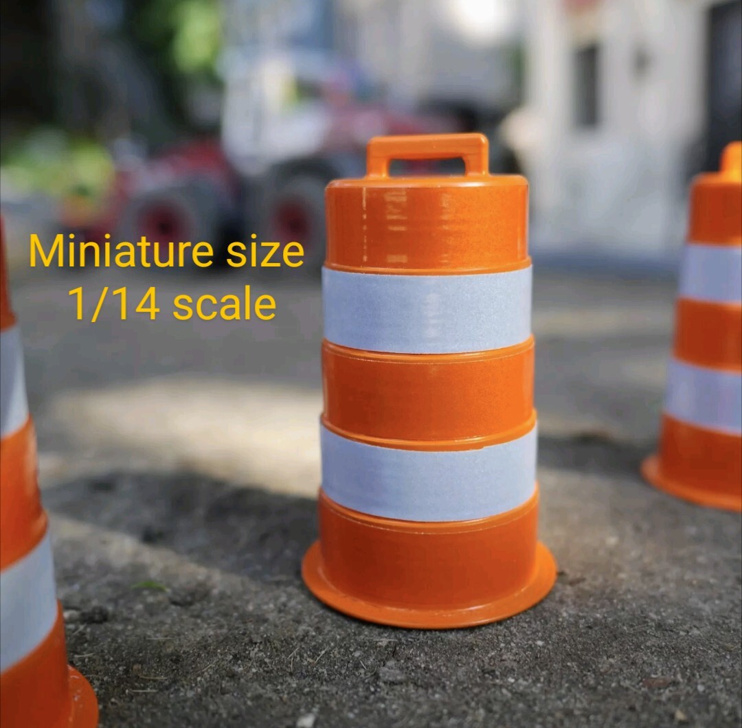 1/14 Miniature reflective traffic barrel drums cones Tamiya Trucks  construction