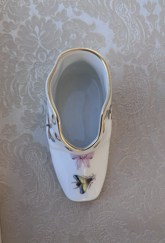 Vintage hand painted porcelain Herend Queen Victoria Baby Shoes Marked - Picture 3 of 5
