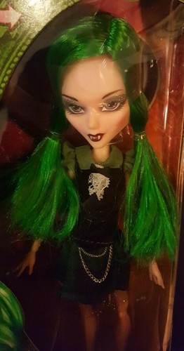 Mystixx Vampires Kalani 2-Faced Doll - The Doll You Can Change the Face - Picture 2 of 4