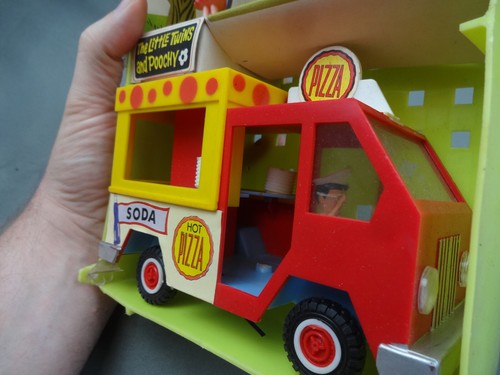 Vintage 1967 Multiple Toymakers Pizza Truck Toy Toter Little Twins & Poochy EX+ - Picture 5 of 6