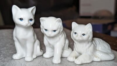 Enesco Kitty Cat Kitten Trio with Blue Eyes Vintage White Glossy Porcelain 1985 