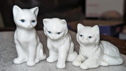 Enesco Kitty Cat Kitten Trio with Blue Eyes Vintage White Glossy Porcelain 1985