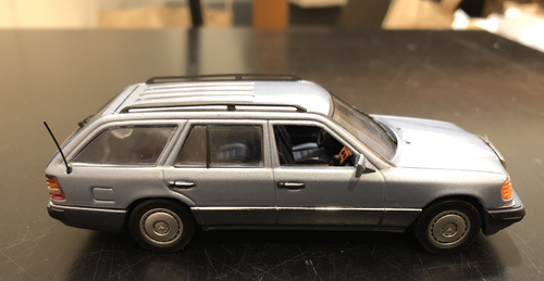 Paul's Model Art Minichamps Mercedes-Benz 230TE Blue Diecast Model Car - 1:43