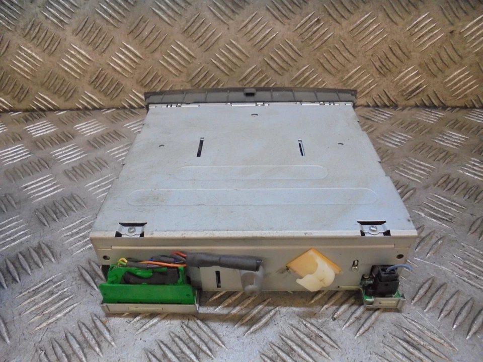 RENAULT MEGANE 2006 2.0 PETROL MK2 5DR CD CHANGER 8200505121-A - Image 2 of 3