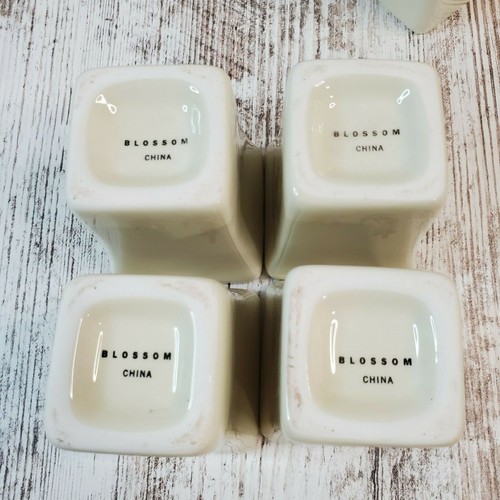 Juego de té de sake Pottery Barn 5 piezas diseño flor de cerezo 4 tazas y botella floral  - Imagen 9 de 9