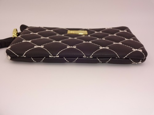 Pequeño Bolso de Pulsera de Cuero Vegano Betsey Johnson con Arcos Blancos y Negro - Imagen 4 de 7