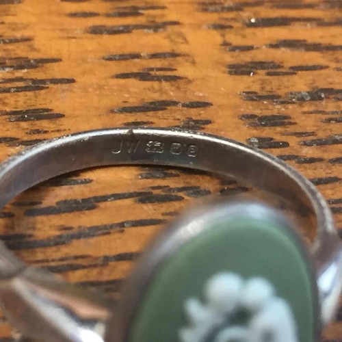 Vintage Sterling Silver JW Wedgwood Signed Green Jasperware Ring Size 7 1/4 Box - Picture 6 of 10