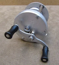 VINTAGE PFLUEGER TRUSTY USA NO.1933 BAIT CASTING LEVELWIND FISHING REEL