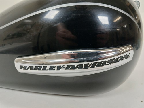 Harley-Davidson 2009 Dyna FXDC Fuel Gas Tank Vivid Black /w Stripe 61053-07BJM - Picture 4 of 18