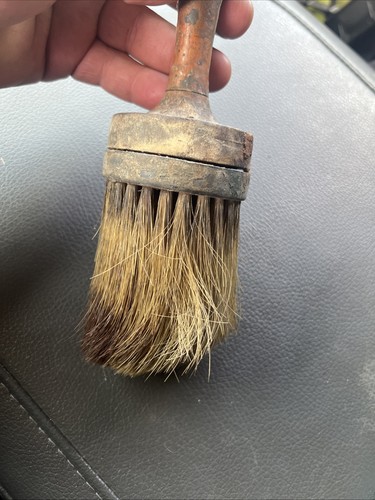 Large Antique Round Natural Hair & Wood Artist's Paint Brush or Clothes Brush - Picture 6 of 24