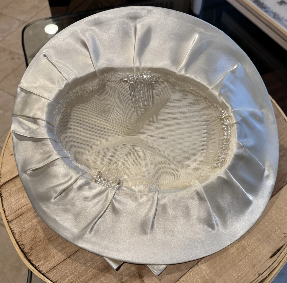 Sombrero formal Suzanne C. Millinery hecho a mano nupcial marfil satinado seda exhibición de caballos/perros Foto 4 de 4