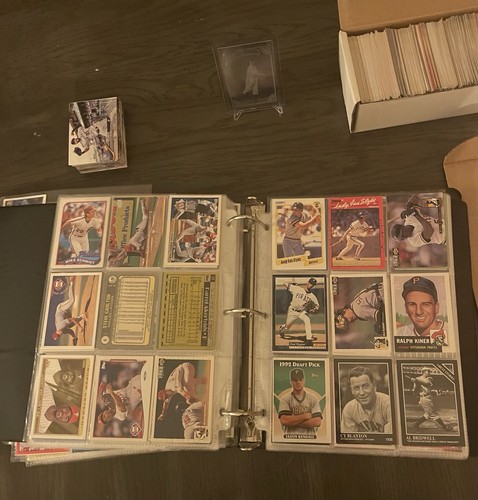 3400+ Baseball cards $8,000+ Value - Picture 10 of 11