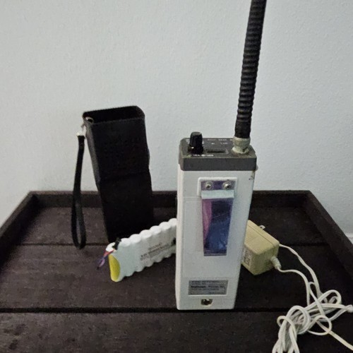 Sea Ranger Pilot Communications PC-8500 Hanheld Marine Radio - Picture 6 of 16