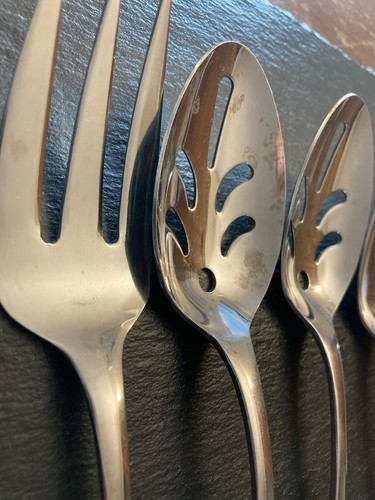 Stainless HOLLY BERRIES Christmas 7 Serving Utensils SHIPS FREE - Picture 3 of 6