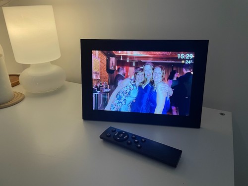 Frameo WiFi Digital Photo Frame 10" 32GB Storage, Touchscreen, Motion Detection