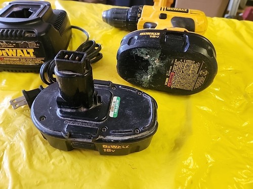 DEWALT DC759 18V Compact Drill/Driver Kit charger And Two Batteries - Picture 5 of 10