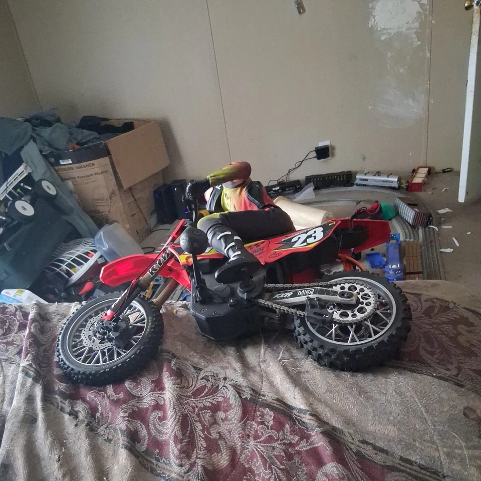 Bicicleta de cross Losi Promoto-MX RTR 1/4 Pro-Circuit amarillo personalizada Foto 4 de 4