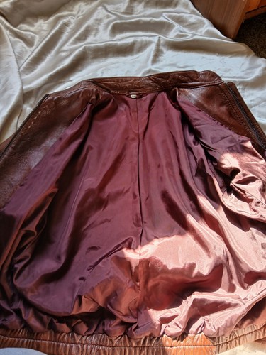 Vintage Brown and Burgundy leather jacket with front pockets and zipper - Picture 4 of 12