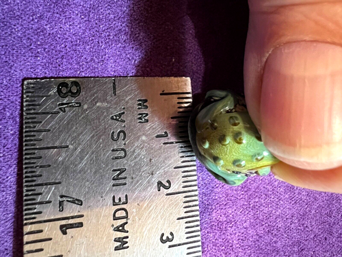 HANDMADE GLASS LAMPWORK BEADS - FROG HUGGING BLACK BALL - 22 PIECE STRAND - Picture 5 of 7