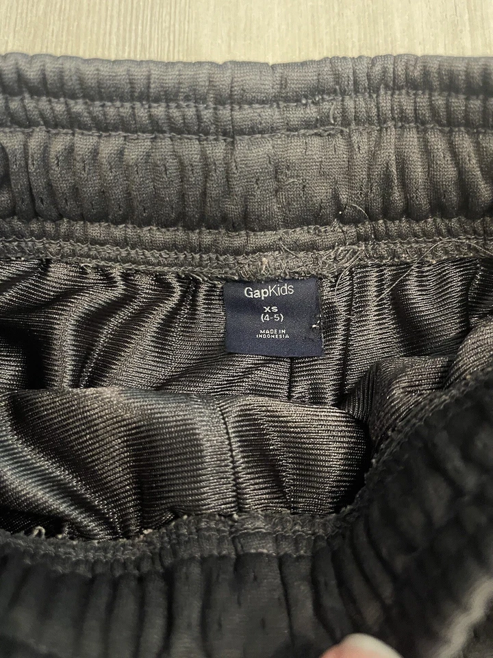 Shorts Gap Kids G1986 Athletic Dept masculino tamanho XS 4/5 cinza - Imagem 3 de 4