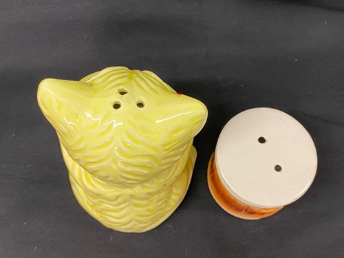 Vintage Big Blue Eyed Alley Cat & Garbage Can Salt & Pepper Shakers JAPAN - Picture 4 of 5