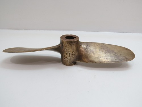 13RH8 SAILOR Propeller 7/8 inch Tapered Shaft Bronze 675 212 (E4A916B) - Picture 1 of 8
