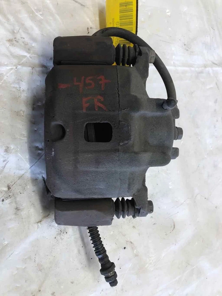 Суппорт переднего тормоза дисковый правый со стороны пассажира 2002 - 2012 MITSUBISHI GALANT б/у - Изображение 3 из 4