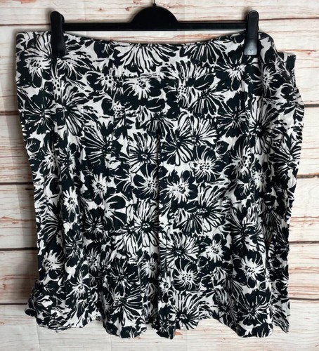 SKIRT SIZE 24 SKATER SUMMER SHORT FLORAL WHITE BLACK BM WOMENS 6423