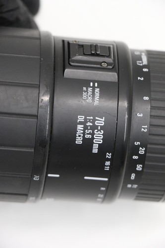 Sigma 70-300mm 1:4-5.6 DL Macro Super Lens for Sony A-Mount *READ* - Picture 6 of 12