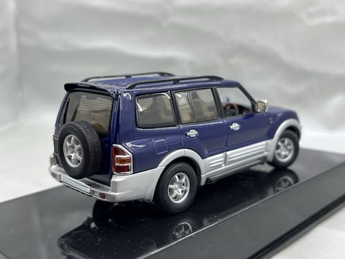 🇺🇦 1:43 AutoArt Mitsubishi Pajero LWB Blue  Paper package lost & LOOK PHOTOS - Picture 4 of 15