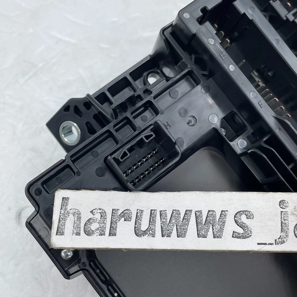 Conjunto de bloque de conexiones de sala de motores relé de fusibles OEM Lexus LS460 LS600h 82720-50081 Foto 4 de 4