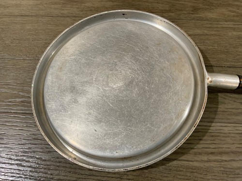 Kitchen Craft Aluminum Griddle 11 1/2 Inches Round with Wooden Handle - Picture 5 of 6