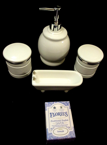 5 PC BATH ACCESSORY SET - Soap Pump, (2) Storage Jars, Soap Dish and Soap - Picture 2 of 12