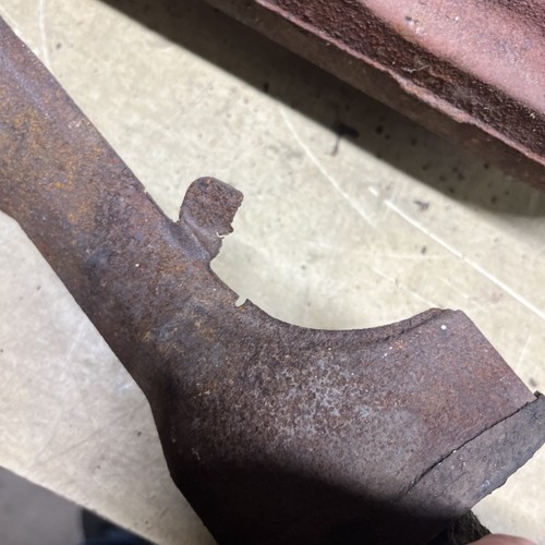 FORD MUSTANG ll 302 1975 1978  D5ZE-9430-AC V8 RH Exhaust Manifold D5ZE-9431-AA - Picture 9 of 21