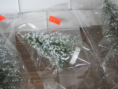 Lot Of 8 Miniature Flocked Bottle Brush Christmas Trees 4-6" NOS - Picture 4 of 7