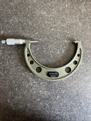 Mitutoyo 103-219 Outside Micrometer 4-5 in 0.0001 Ratchet