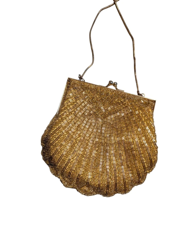 Bolso de noche vintage con caparazón de almeja dorada con cuentas a mano Foto 3 de 4