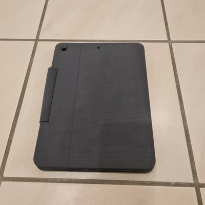 Logitech Rugged Folio Tastaturhülle für Apple iPad 7. / 8. / 9. Gen - Graphit