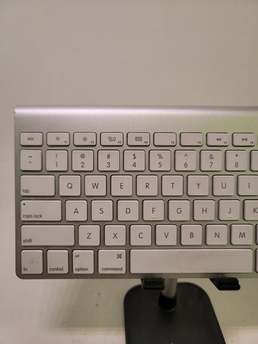 Apple A1314 Wireless Keyboard - Untested - Afbeelding 2 van 6