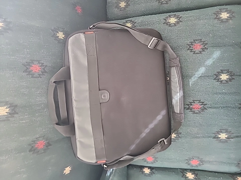 Funda para portátil Wenger Swiss Army - negra y gris Foto 2 de 2