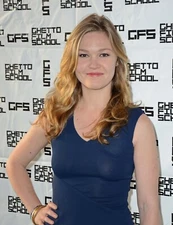 Julia Stiles 8X10 Glossy Photo Picture    JS3